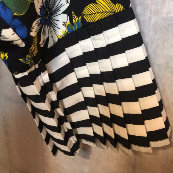 Lost and Wander button down crop Sz Small - Picture 4 of 6